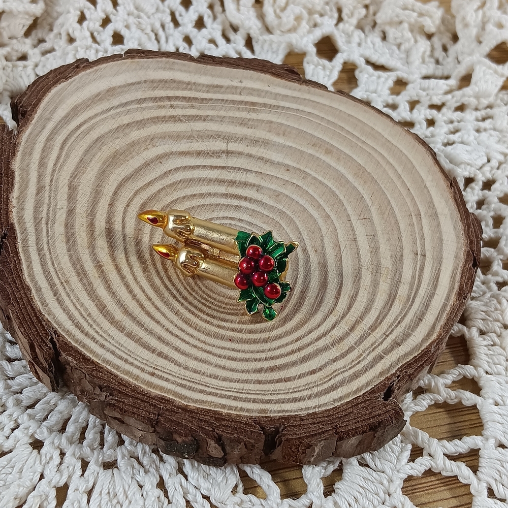 Gold Candles With Green Holly and Red Berry Brooch Pin 1¼"